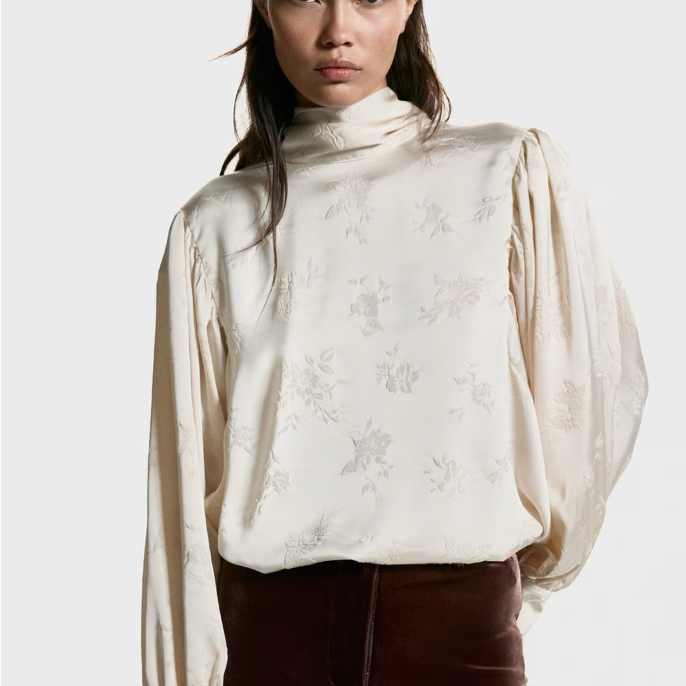 Elegant Cream 
Jacquard-Weave
Blouse XS